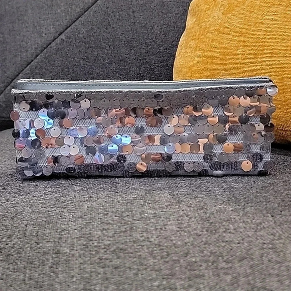 Jasmine La Belle Siver Sequince Clutch Zip Up - Picture 8 of 8